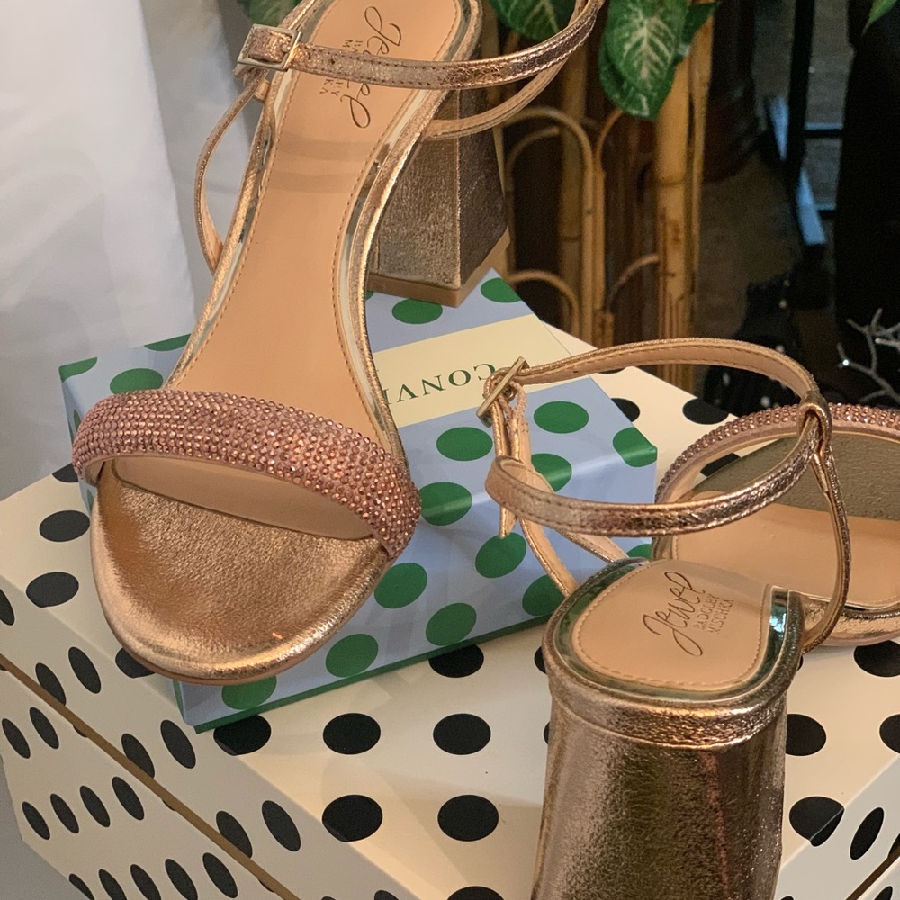 Jewel Badgley Mischka Gold Heels with Sparkling Rhinestones - Picture 11 of 12